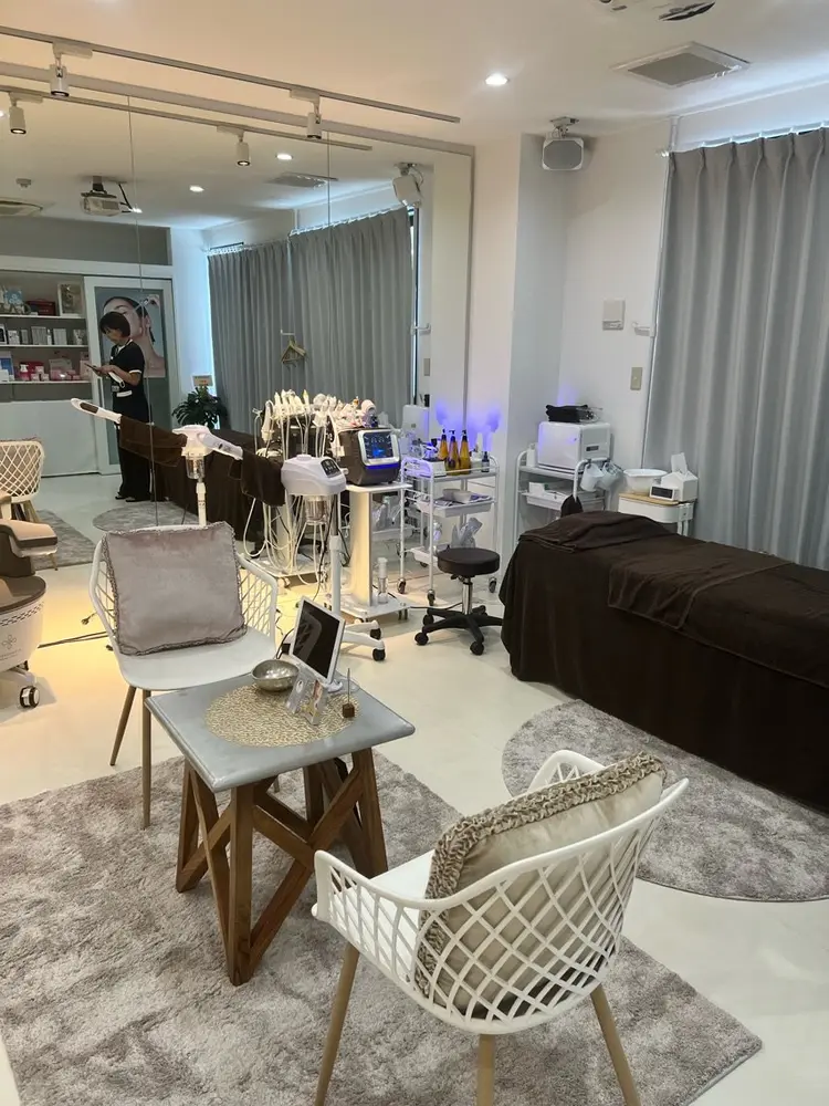 毛穴洗浄専門サロン/CareNa梅田【毛穴/ケアナ】の内観・外観1