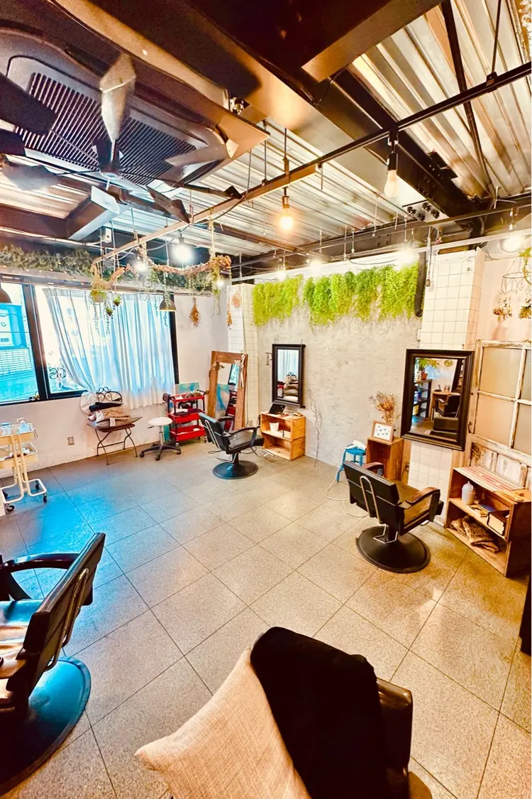 plants hair salon by GEORGEの内観・外観1