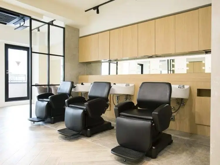 BRAVE 柏東口店の内観・外観2