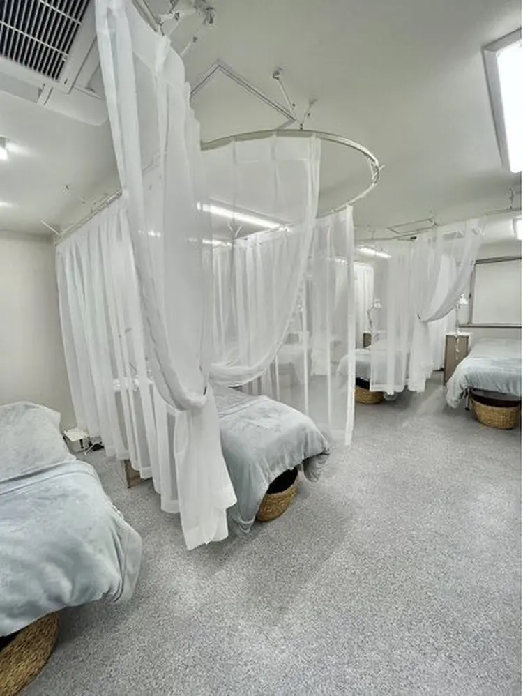 cheek 新宿西口の内観・外観3