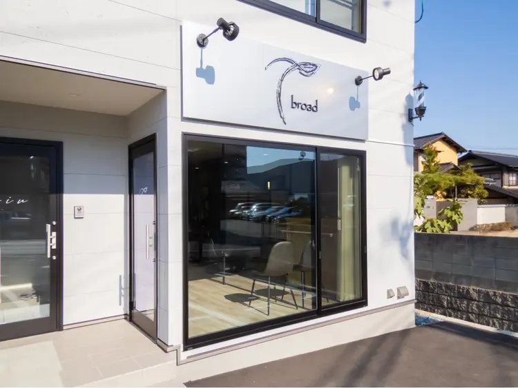 T-broadの内観・外観1