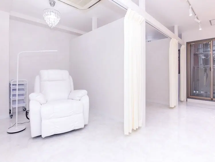 Dealo京橋店の内観・外観2