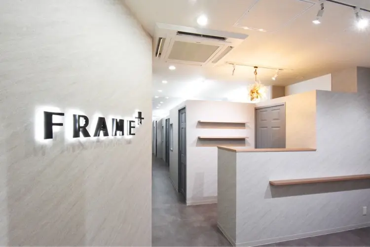 FRAME+spa&hair room なんば駅前店の内観・外観1