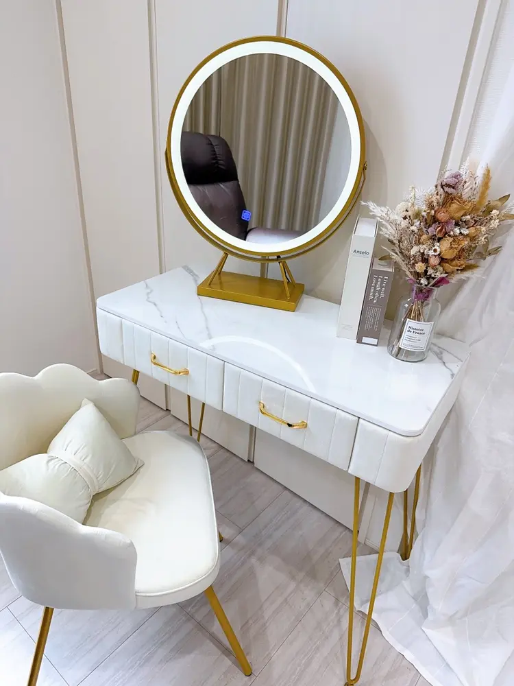 Lash Cara（ﾗｯｼｭ ｶｰﾗ）の内観・外観1