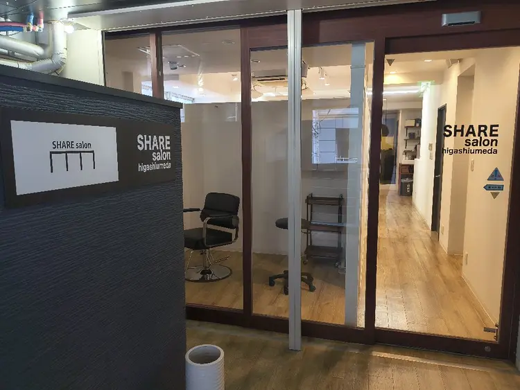シェアサロン東梅田の内観・外観1