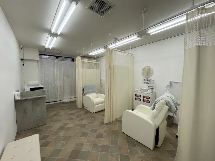 【歯科提携】歯のセルフホワイトニング専門店 セルフホワイトニングサロン宝塚の内観・外観3