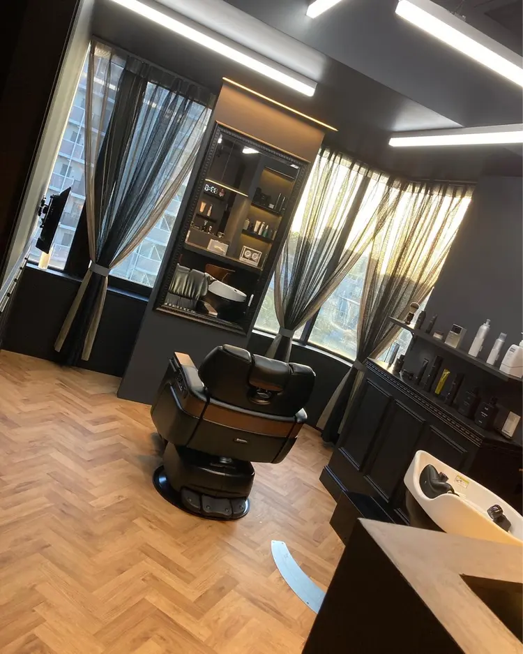 LUX THE BARBERの内観・外観1
