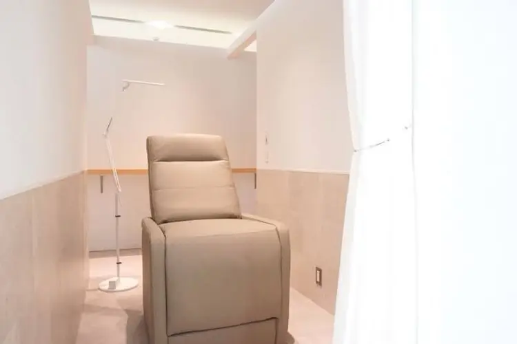 GO TODAY SHAiRE SALON新宿Aura店の内観・外観1