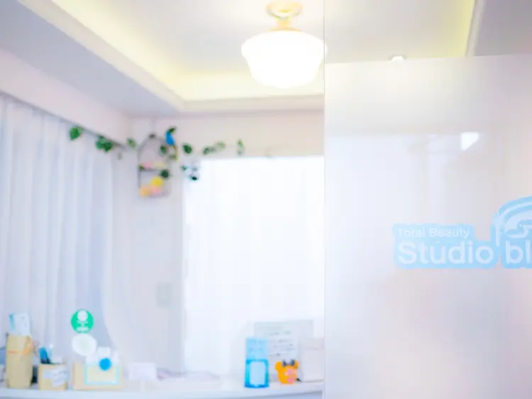 目元の美容室 Studio blueの内観・外観1