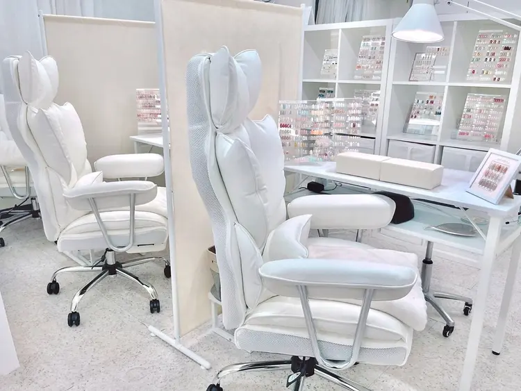 サロンドルリネイルの内観・外観1