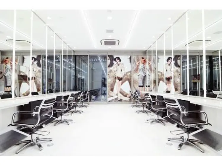 TONI&GUY 原宿の内観・外観1