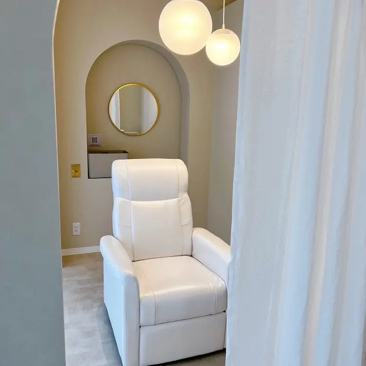 WHITE EYE 甲府上石田店の内観・外観2