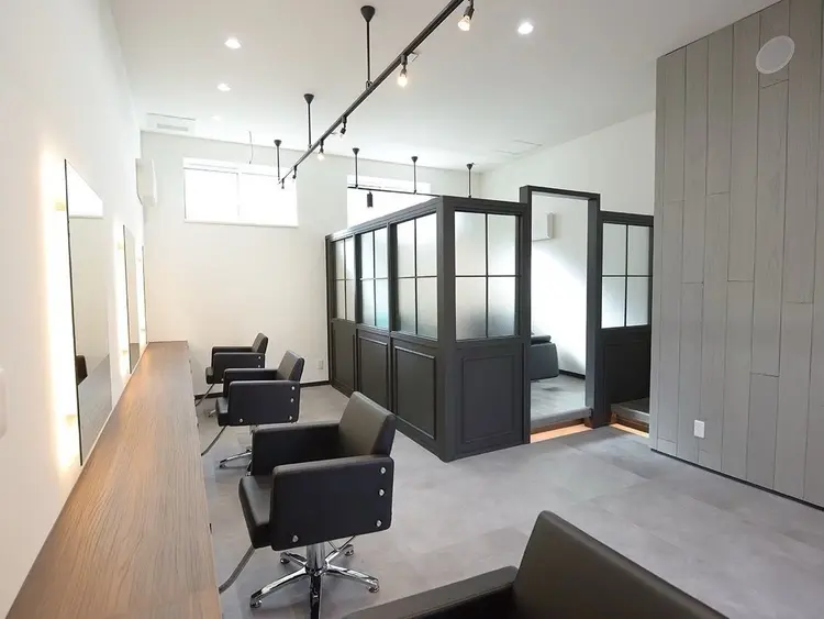 G's HAIR DESIGN【ジーズ ヘアーデザイン】の内観・外観1