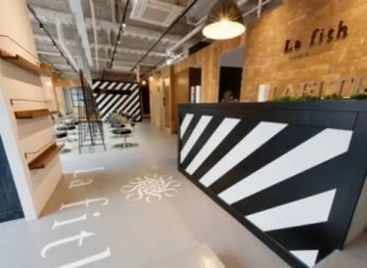 La  fith hair Bambiの内観・外観1