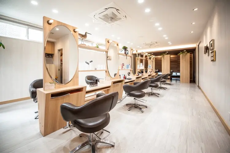 ヘアーメイクポリッシュ桂店の内観・外観2