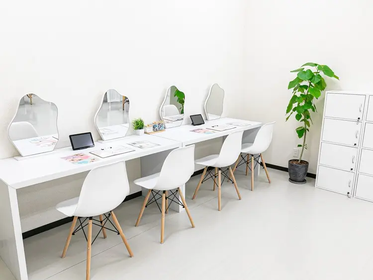 フィアラ岡崎店の内観・外観1