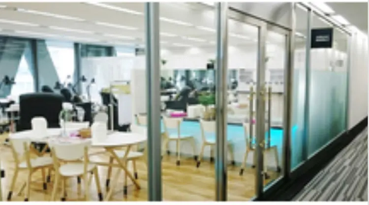 MAXKELLY 梅田店の内観・外観1