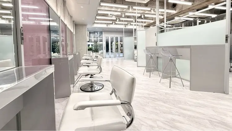 youres  hair 東新宿の内観・外観1