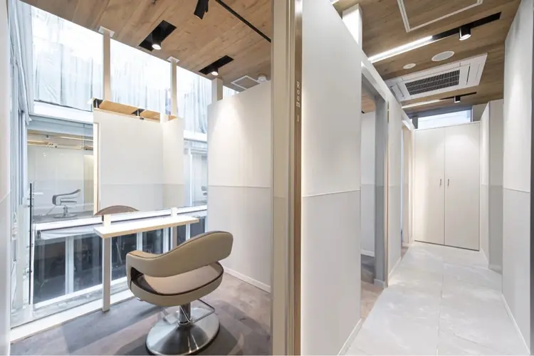 SALOWIN表参道HOLON店の内観・外観2