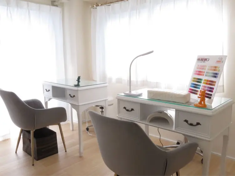 リリ ネイルの内観・外観1