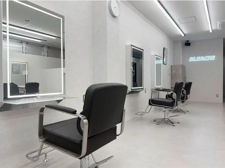 Men's Hair BLEACHiの内観・外観1