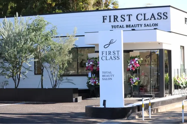 FIRST CLASSの内観・外観1