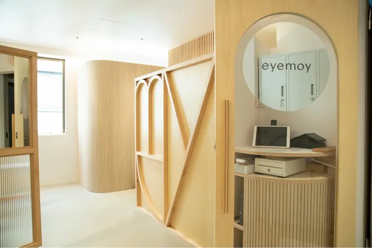 eye moyの内観・外観1