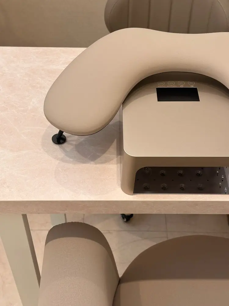 .d nailの内観・外観2