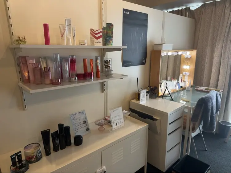 POLA Ｒ－ｉｓａ 南船場店の内観・外観2