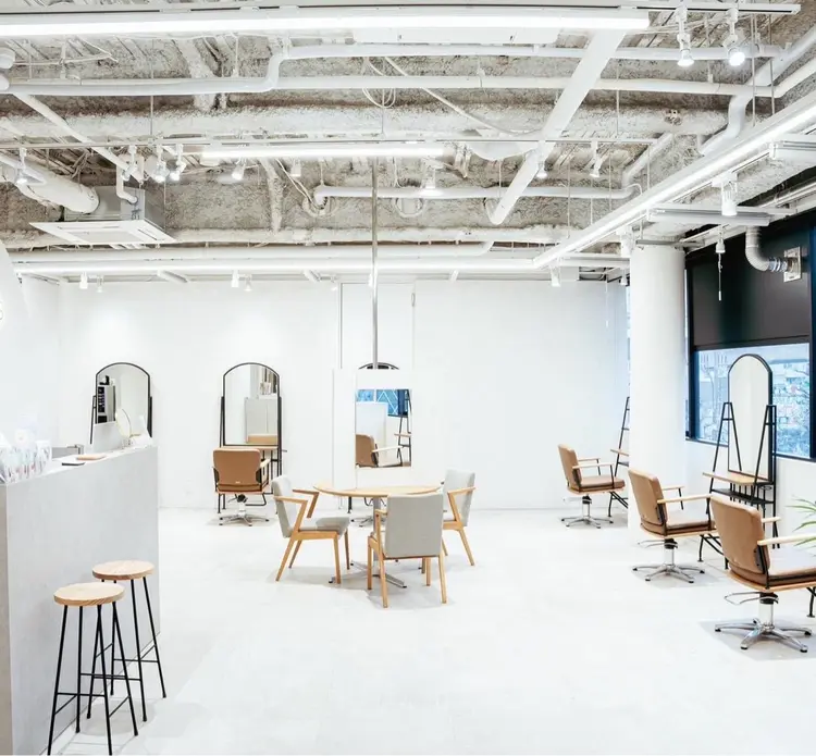 TLUUS梅田店の内観・外観1