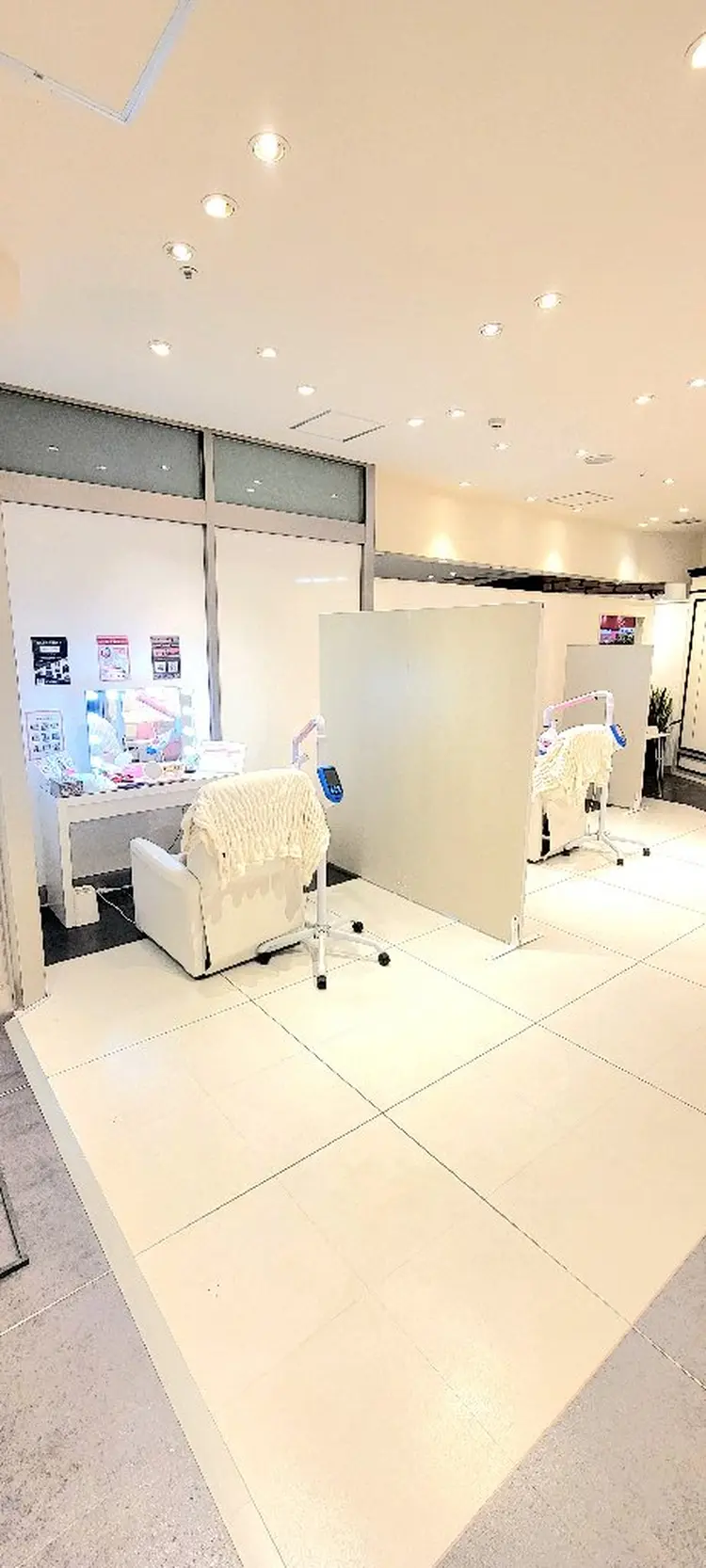 エクシアホワイト旭橋店の内観・外観1