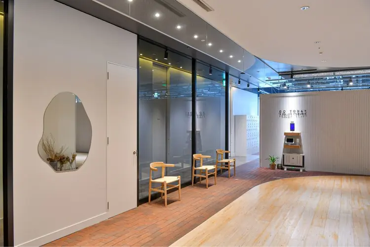 GO TODAY SHAiRE SALON 梅田店の内観・外観1