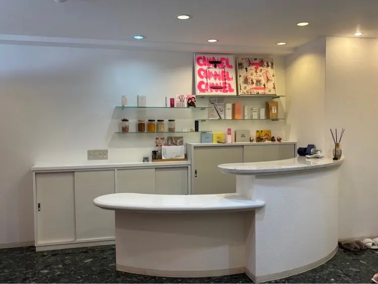 ビューティサロンエクラの内観・外観1