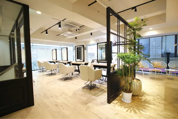 jouir武蔵村山店の内観・外観2