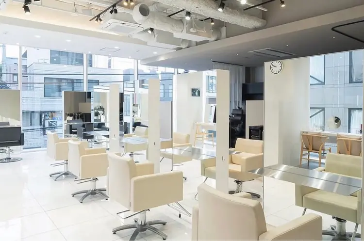 Roopsの内観・外観1