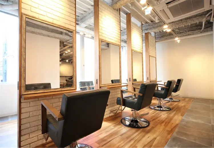 Cecil hair 福岡天神店の内観・外観2