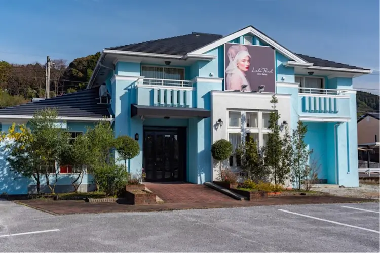 CARATの内観・外観1