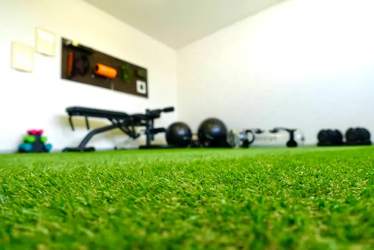 しばふジムの内観・外観1