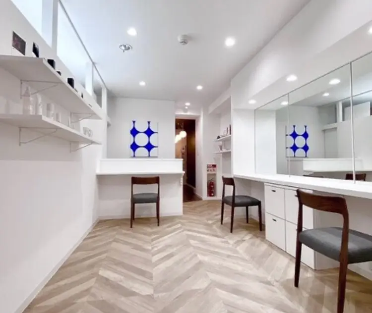 POLA 広島駅南口店の内観・外観1