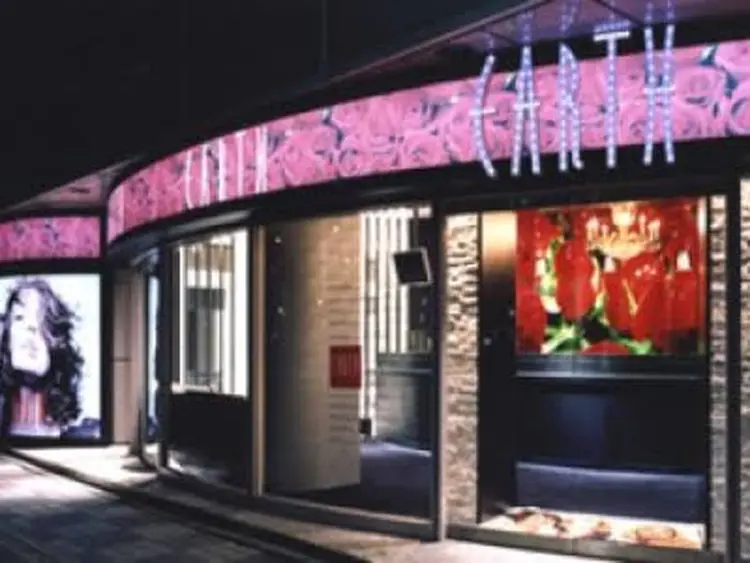 HAIR&MAKE EARTH 四日市店の内観・外観1