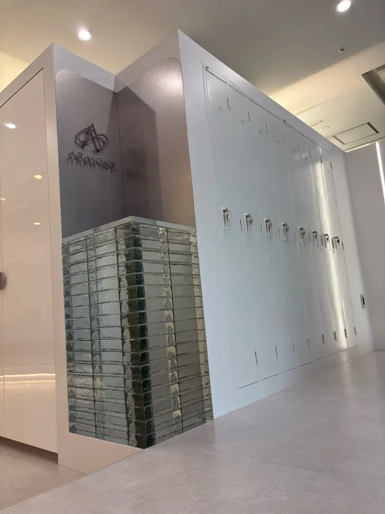 ＡＲＭＯＮＹ大阪店の内観・外観1