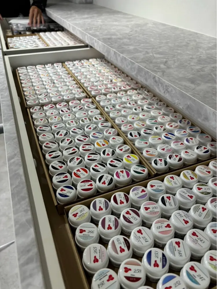 IROHA NAILの内観・外観2