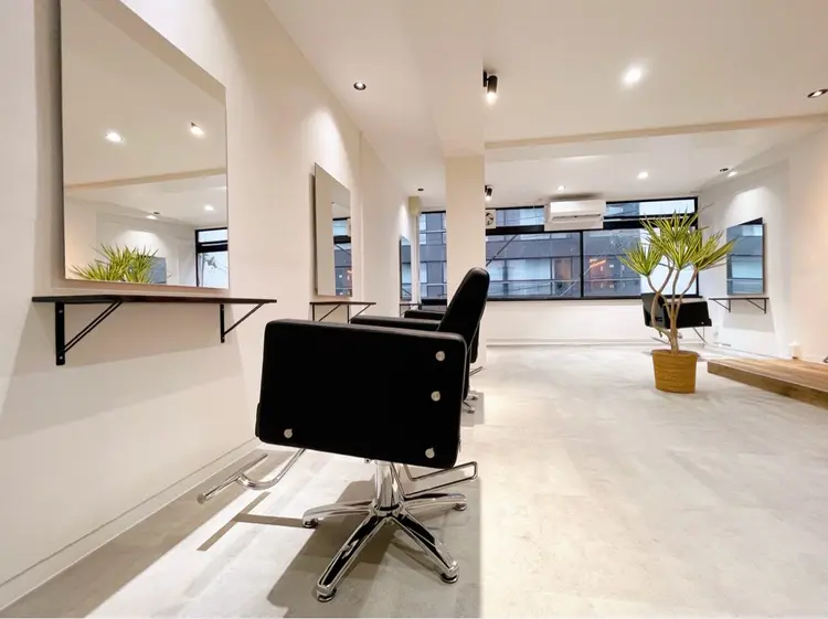 KINIの内観・外観1