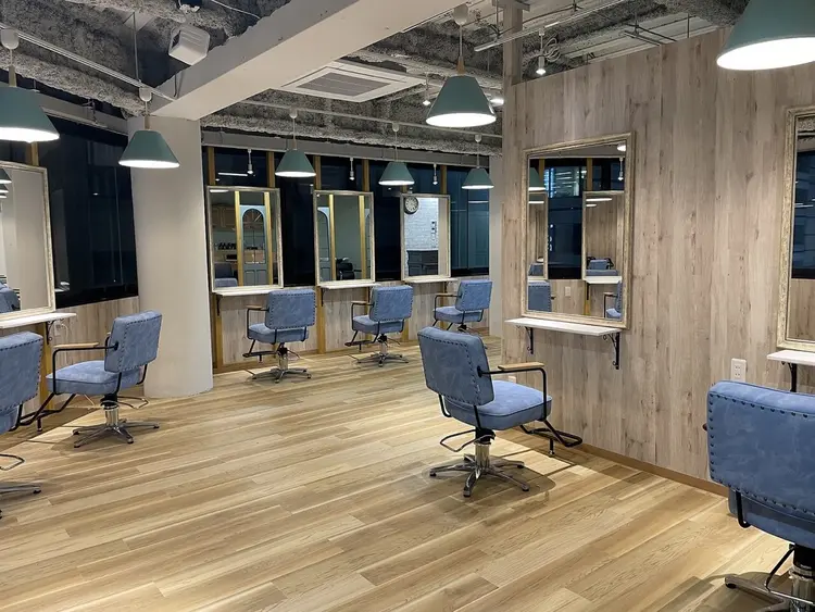 across hair design 池袋店の内観・外観3
