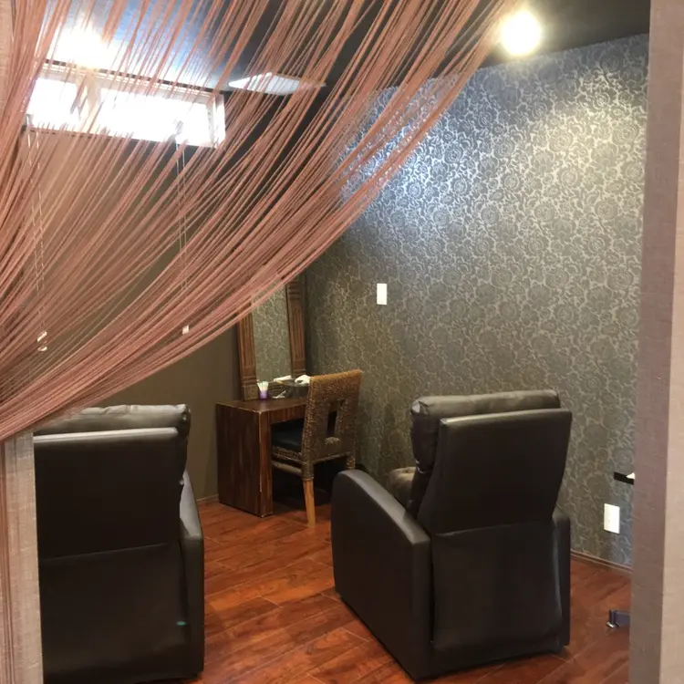 LUXUEUX春日店の内観・外観2