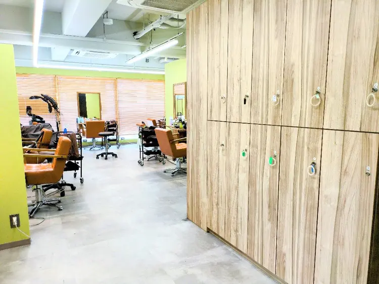 IwAsh 中山店の内観・外観2