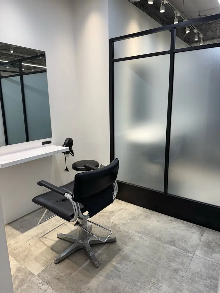 SALOWIN梅田茶屋町North店の内観・外観3