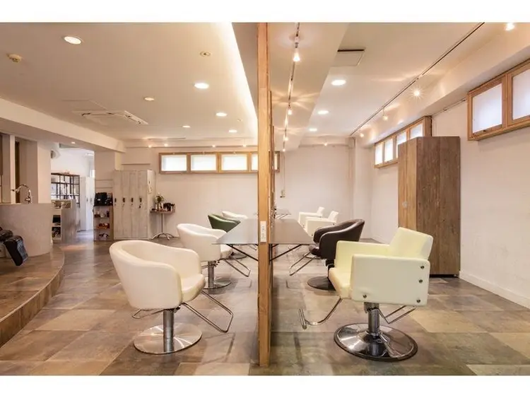 youres hair 東新宿の内観・外観3