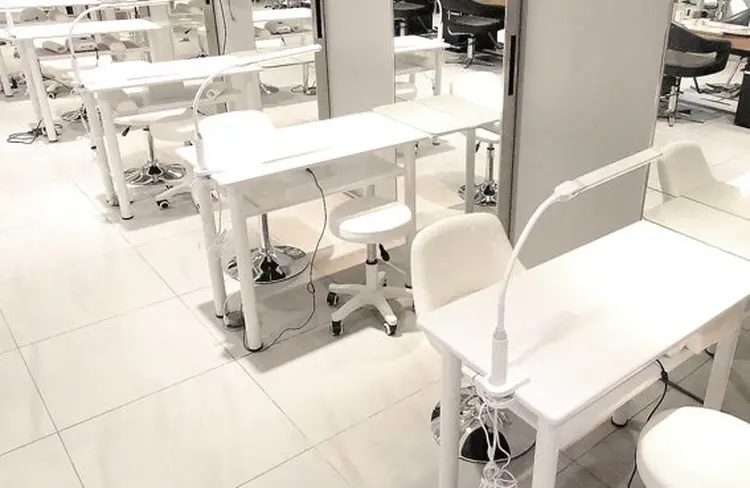 nail salon moca  京橋店の内観・外観1