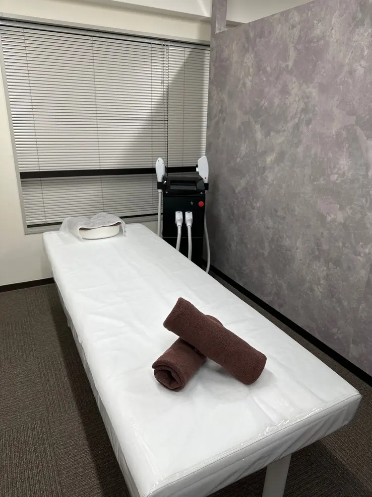 メンズ専門眉毛＆脱毛サロン【Quartz】の内観・外観2